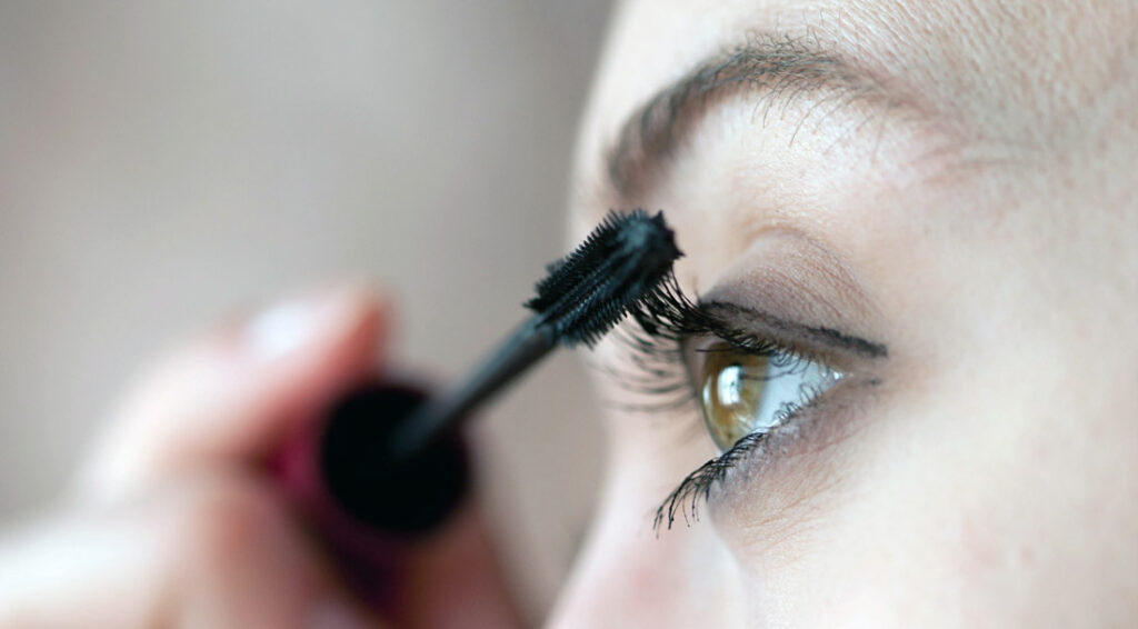 Are your eyes harmed by wearing mascara every day?